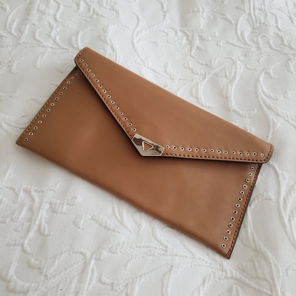 BRAND NEW Authentic Guess Clutch - Picture 2 of 6